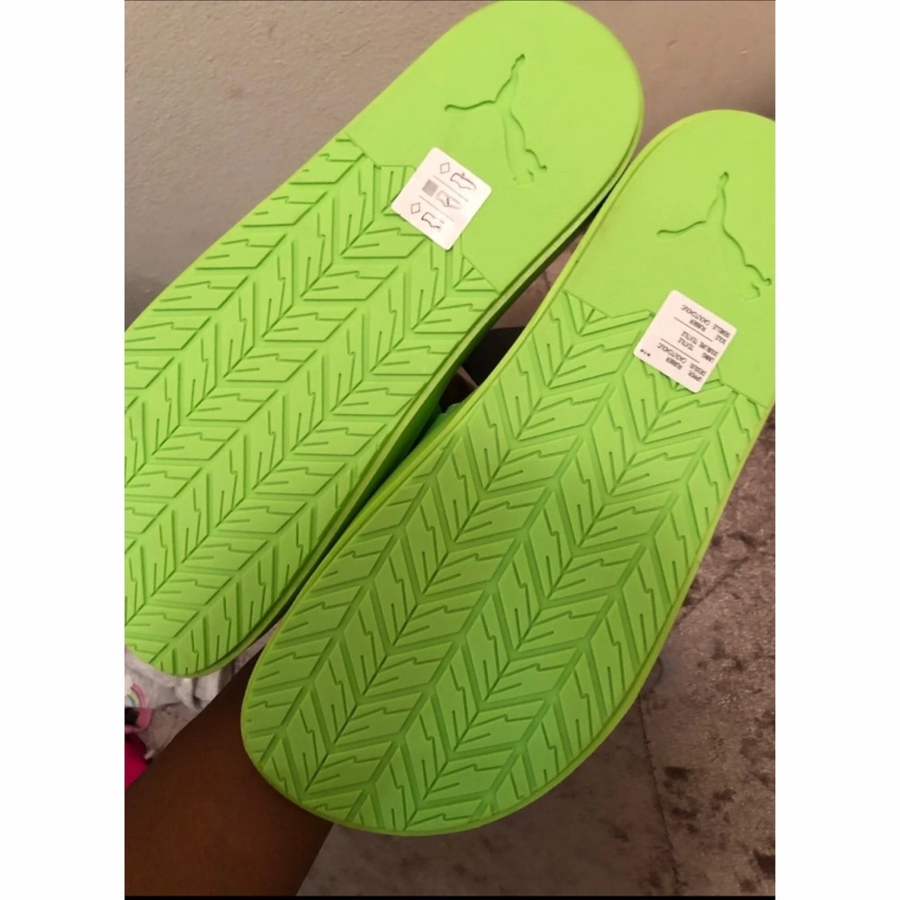 🛑SOLD🛑 fenty puma slides - Picture 3 of 4